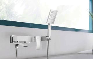 Смеситель для ванны Rose R1552F белый/хром